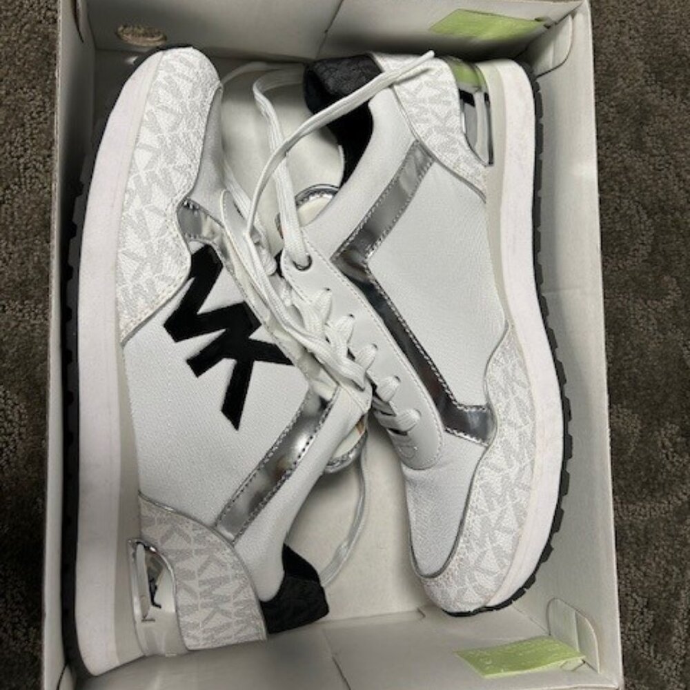 Michael Kors Maddy Trainer - Size 8.5M